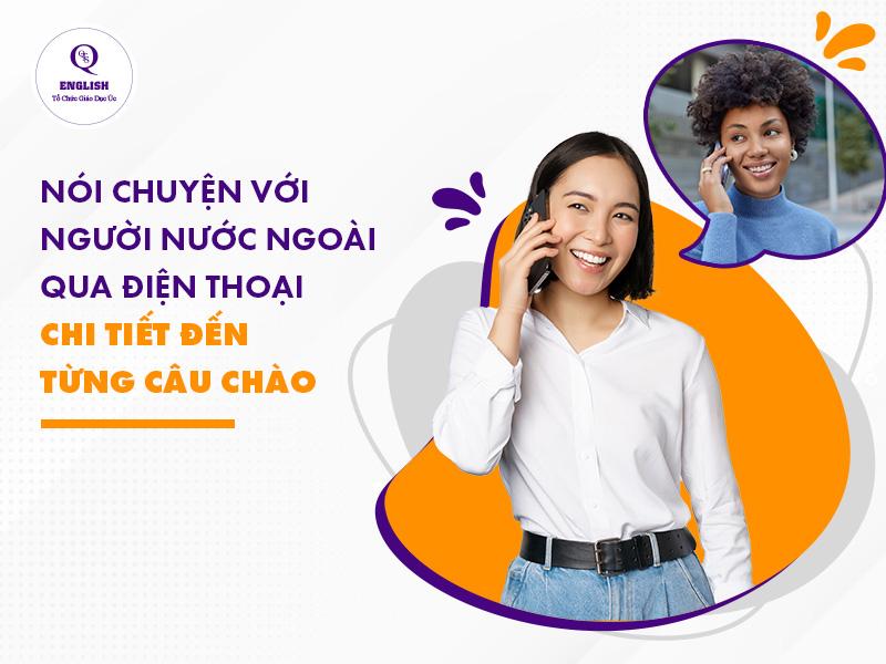 Một người đang vẫy tay chào tạm biệt vào camera của điện thoại trong một cuộc gọi video, thể hiện cách nói tạm biệt tiếng Anh khi kết thúc cuộc nói chuyện qua điện thoại.